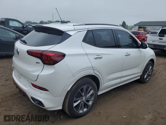 ✅ 2022 Buick Encore GX Essence • VIN: KL4MMFSL3NB043205 • Lot: 83946155. Listed on Copart with 28,866 mi. Free auction sales archive from the USA and detailed vehicle history report at DreamBid. Image 3.