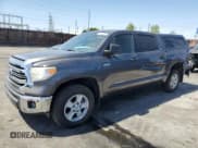 ✅ 2017 Toyota Tundra SR5 • VIN: 5TFEY5F13HX223809 • Лот: 51860385. Опубликован ранее на Copart с пробегом 83 249 миль. Бесплатный доступ к архиву аукционных продаж из США и подробный отчёт об истории автомобиля на DreamBid. Изображение 1.