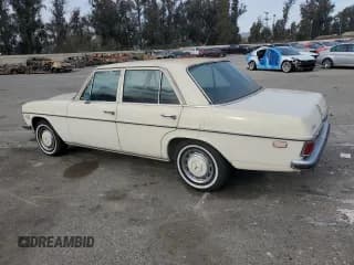 ✅ 1968 Mercedes-Benz 240 • VIN: 11401510014056 • Lot: 47776954. Wystawiony na Copart z przebiegiem 4 642 mil. Bezpłatny archiwum sprzedaży aukcyjnych z USA i szczegółowy raport historii pojazdu na DreamBid. Zdjęcie 2.