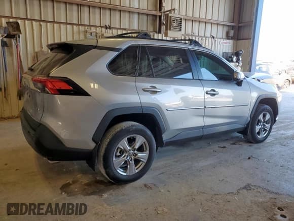 ✅ 2022 Toyota RAV4 XLE • VIN: 2T3W1RFV3NC206951 • Lot: 82331565. Listed on Copart with 39,709 mi. Free auction sales archive from the USA and detailed vehicle history report at DreamBid. Image 3.