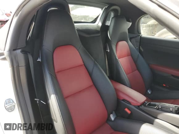 ✅ 2019 Porsche 718 Boxster • VIN: WP0CA2A83KS211338 • Lot: 79121834. Wystawiony na Copart z przebiegiem Nie podano. Bezpłatny archiwum sprzedaży aukcyjnych z USA i szczegółowy raport historii pojazdu na DreamBid. Zdjęcie 10.