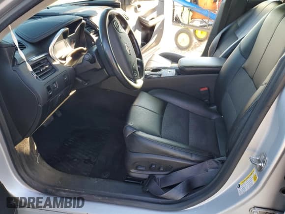 ✅ 2018 Chevrolet Impala LT • VIN: 1G1105SAXJU131477 • Lot: 89521875. Listed on Copart with 130,671 mi. Free auction sales archive from the USA and detailed vehicle history report at DreamBid. Image 7.