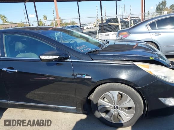 ✅ 2014 Hyundai Sonata • VIN: KMHEC4A46EA110585 • Lot: 43587384. Wystawiony na IAAI z przebiegiem 231 031 mil. Bezpłatny archiwum sprzedaży aukcyjnych z USA i szczegółowy raport historii pojazdu na DreamBid. Zdjęcie 15.