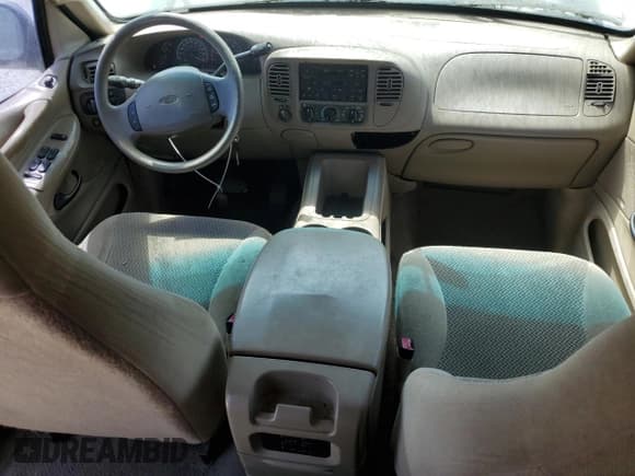 ✅ 2000 Ford Expedition XLT • VIN: 1FMPU16L0YLA66841 • Lot: 70584055. Wystawiony na Copart z przebiegiem 246 780 mil. Bezpłatny archiwum sprzedaży aukcyjnych z USA i szczegółowy raport historii pojazdu na DreamBid. Zdjęcie 8.