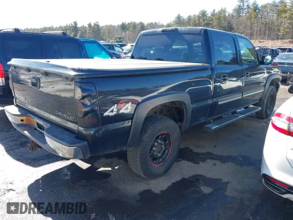 2004 Chevrolet Silverado 2500 LT с VIN 1GCGK23U24F252564, выставлен на аукционе IAAI как лот 41704141 с пробегом 180 699 миль миль и . История ставок и продаж доступна на DreamBid. Изображение 4.