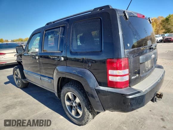 ✅ 2008 Jeep Liberty Sport • VIN: 1J8GN28K18W282474 • Lot: 82625055. Wystawiony na Copart z przebiegiem 101 250 mil. Bezpłatny archiwum sprzedaży aukcyjnych z USA i szczegółowy raport historii pojazdu na DreamBid. Zdjęcie 2.