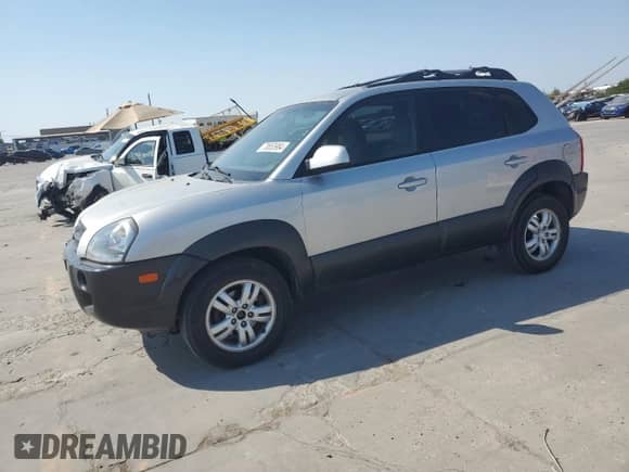 2007 Hyundai Tucson SE z VIN KM8JN12D37U634977, wystawiony jako Copart lot #73853984 z przebiegiem 162 136 mil mil oraz Czysty tytuł • Clean title. Historia ofert i sprzedaży dostępna na DreamBid. Obrazek 1.