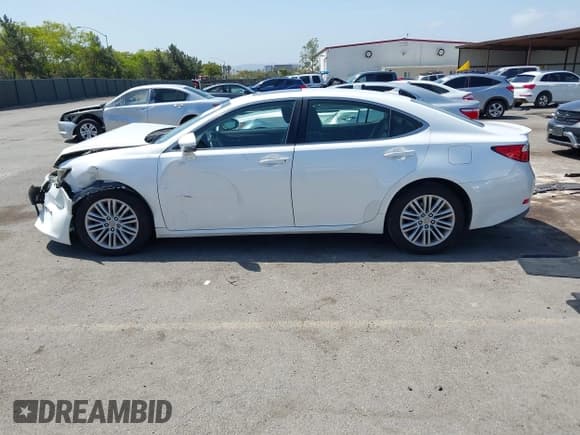 ✅ 2014 Lexus ES 330 • VIN: JTHBK1GG6E2113795 • Lot: 42207580. Wystawiony na IAAI z przebiegiem 128 540 mil. Bezpłatny archiwum sprzedaży aukcyjnych z USA i szczegółowy raport historii pojazdu na DreamBid. Zdjęcie 15.