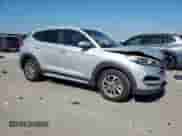 2017 Hyundai Tucson SE Plus z VIN KM8J33A40HU479700, wystawiony jako Copart lot #85646845 z przebiegiem 132 260 mil mil oraz Szkoda całkowita • Salvage title. Historia ofert i sprzedaży dostępna na DreamBid. Obrazek 4.