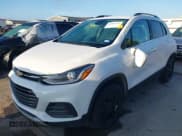 ✅ 2020 Chevrolet Trax LT • VIN: KL7CJPSBXLB313631 • Lot: 42590312. Wystawiony na IAAI z przebiegiem 57 032 mil. Bezpłatny archiwum sprzedaży aukcyjnych z USA i szczegółowy raport historii pojazdu na DreamBid. Zdjęcie 2.