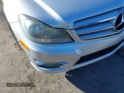 ✅ 2013 Mercedes-Benz C 300 Sport • VIN: WDDGF8AB2DG129176 • Lot: 41354986. Wystawiony na IAAI z przebiegiem 109 453 mil. Bezpłatny archiwum sprzedaży aukcyjnych z USA i szczegółowy raport historii pojazdu na DreamBid. Zdjęcie 6.