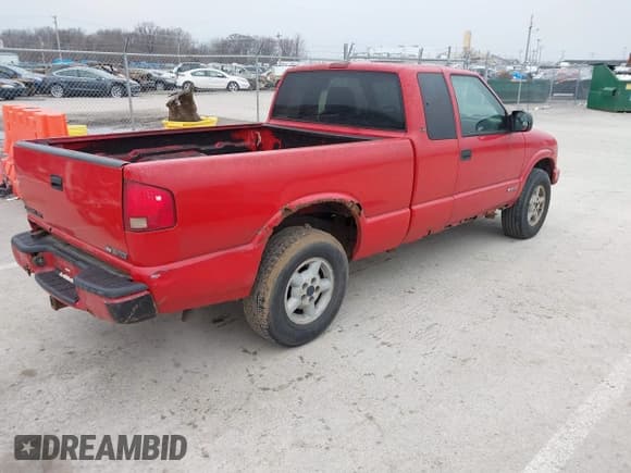 ✅ 2002 Chevrolet S-10 LS • VIN: 1GCDT19W928196725 • Лот: 41460012. Опубликован ранее на IAAI с пробегом 191 621 миль. Бесплатный доступ к архиву аукционных продаж из США и подробный отчёт об истории автомобиля на DreamBid. Изображение 4.