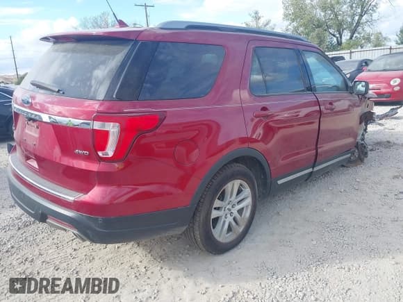 ✅ 2018 Ford Explorer XLT • VIN: 1FM5K8D85JGB40600 • Лот: 43372906. Опубликован ранее на IAAI с пробегом 119 341 миль. Бесплатный доступ к архиву аукционных продаж из США и подробный отчёт об истории автомобиля на DreamBid. Изображение 4.