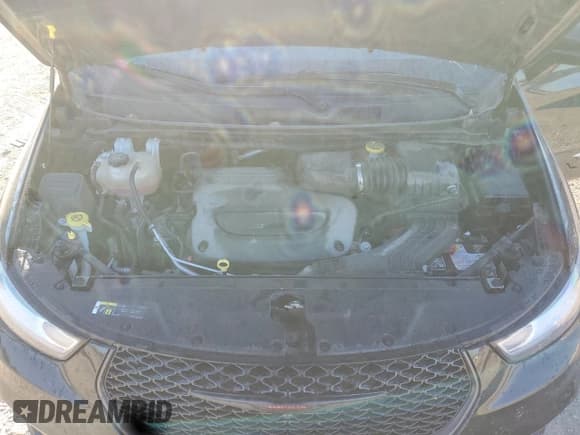 ✅ 2021 Chrysler Pacifica Limited • VIN: 2C4RC3GG2MR508033 • Lot: 85163225. Listed on Copart with 100,518 mi. Free auction sales archive from the USA and detailed vehicle history report at DreamBid. Image 12.