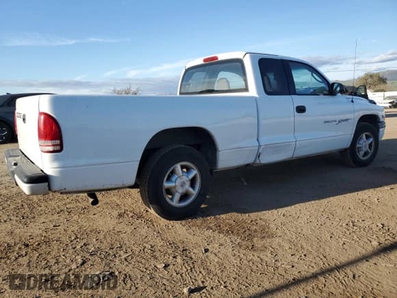 ✅ 2000 Dodge Dakota • VIN: 1B7GL22X5YS549057 • Lot: 47547745. Wystawiony na Copart z przebiegiem 123 625 mil. Bezpłatny archiwum sprzedaży aukcyjnych z USA i szczegółowy raport historii pojazdu na DreamBid. Zdjęcie 3.