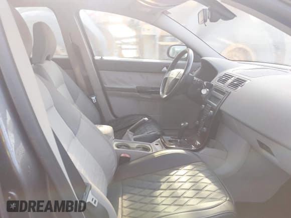 ✅ 2007 Volvo S40 2.4L • VIN: YV1MS382272306323 • Lot: 43110116. Wystawiony na IAAI z przebiegiem 156 009 mil. Bezpłatny archiwum sprzedaży aukcyjnych z USA i szczegółowy raport historii pojazdu na DreamBid. Zdjęcie 5.