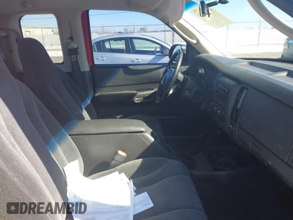 ✅ 2004 Dodge Dakota • VIN: 1D7HG12K94S556391 • Lot: 41729905. Wystawiony na IAAI z przebiegiem 220 306 mil. Bezpłatny archiwum sprzedaży aukcyjnych z USA i szczegółowy raport historii pojazdu na DreamBid. Zdjęcie 5.