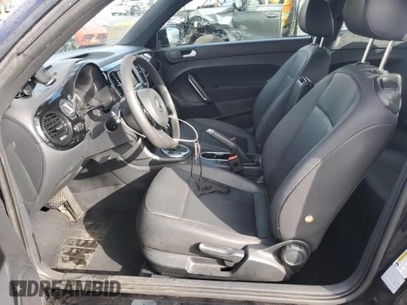 ✅ 2016 Volkswagen Beetle Fleet Edition • VIN: 3VWF17AT2GM602136 • Lot: 90785335. Wystawiony na Copart z przebiegiem 74 609 mil. Bezpłatny archiwum sprzedaży aukcyjnych z USA i szczegółowy raport historii pojazdu na DreamBid. Zdjęcie 7.