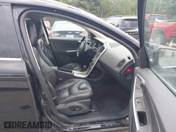 ✅ 2011 Volvo XC60 3.0T • VIN: YV4902DZ6B2185185 • Lot: 42642075. Wystawiony na IAAI z przebiegiem 189 566 mil. Bezpłatny archiwum sprzedaży aukcyjnych z USA i szczegółowy raport historii pojazdu na DreamBid. Zdjęcie 5.