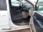 ✅ 2017 Dodge Grand Caravan SE • VIN: 2C4RDGBG6HR830725 • Lot: 43538226. Wystawiony na IAAI z przebiegiem 195 318 mil. Bezpłatny archiwum sprzedaży aukcyjnych z USA i szczegółowy raport historii pojazdu na DreamBid. Zdjęcie 5.