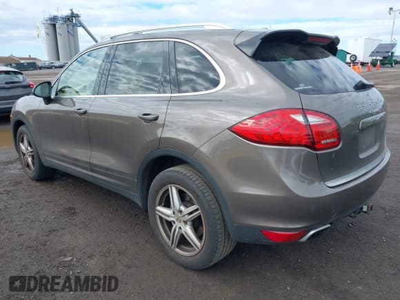 ✅ 2011 Porsche Cayenne S • VIN: WP1AB2A27BLA44202 • Lot: 43416187. Wystawiony na IAAI z przebiegiem 148 012 mil. Bezpłatny archiwum sprzedaży aukcyjnych z USA i szczegółowy raport historii pojazdu na DreamBid. Zdjęcie 3.