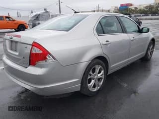 ✅ 2012 Ford Fusion SE • VIN: 3FAHP0HG2CR109778 • Lot: 43726105. Wystawiony na IAAI z przebiegiem 181 104 mil. Bezpłatny archiwum sprzedaży aukcyjnych z USA i szczegółowy raport historii pojazdu na DreamBid. Zdjęcie 4.