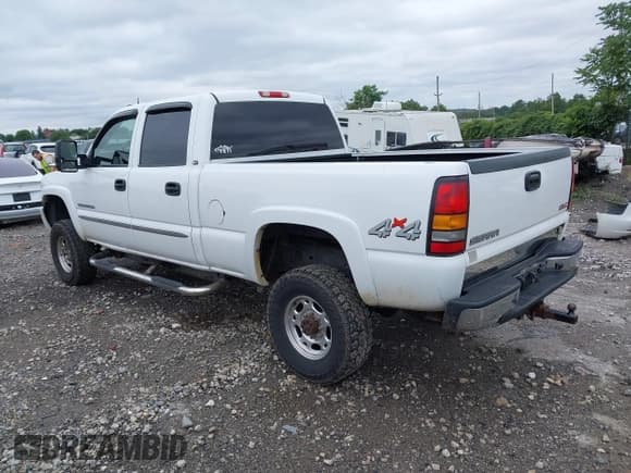 ✅ 2005 GMC Sierra 2500HD SLT • VIN: 1GTHK23U05F877387 • Lot: 42870522. Listed on IAAI with Not provided. Free auction sales archive from the USA and detailed vehicle history report at DreamBid. Image 3.