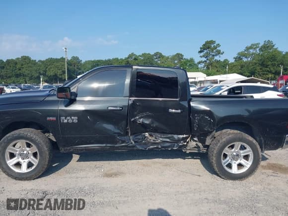 ✅ 2018 Ram 1500 Big Horn • VIN: 1C6RR7LTXJS110515 • Lot: 42573522. Wystawiony na IAAI z przebiegiem 129 270 mil. Bezpłatny archiwum sprzedaży aukcyjnych z USA i szczegółowy raport historii pojazdu na DreamBid. Zdjęcie 14.