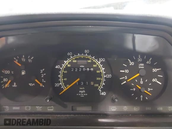 ✅ 1995 Mercedes-Benz E 320 • VIN: WDBEB31E2SC194719 • Lot: 43758393. Wystawiony na IAAI z przebiegiem 222 096 mil. Bezpłatny archiwum sprzedaży aukcyjnych z USA i szczegółowy raport historii pojazdu na DreamBid. Zdjęcie 7.