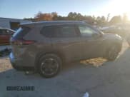 ✅ 2025 Nissan Rogue SV • VIN: 5N1BT3BA4SC844336 • Lot: 90661255. Wystawiony na Copart z przebiegiem 4 838 mil. Bezpłatny archiwum sprzedaży aukcyjnych z USA i szczegółowy raport historii pojazdu na DreamBid. Zdjęcie 3.