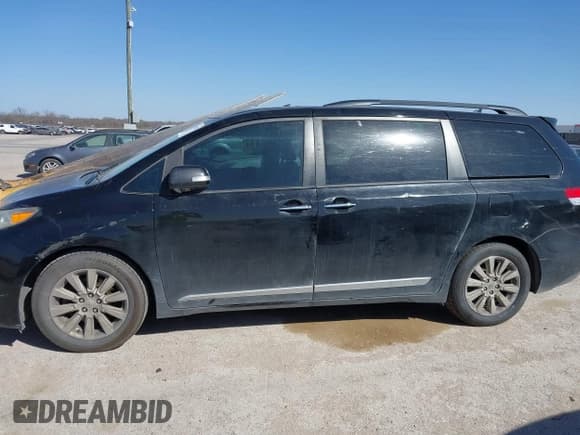 ✅ 2013 Toyota Sienna XLE • VIN: 5TDDK3DC8DS051928 • Лот: 41857402. Опубликован ранее на IAAI с пробегом 175 839 миль. Бесплатный доступ к архиву аукционных продаж из США и подробный отчёт об истории автомобиля на DreamBid. Изображение 14.