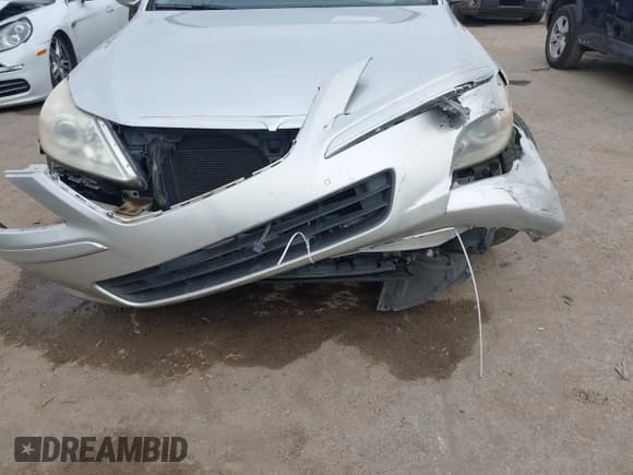 ✅ 2009 Hyundai Genesis • VIN: KMHGC46E99U024699 • Lot: 43520445. Wystawiony na IAAI z przebiegiem Nie podano. Bezpłatny archiwum sprzedaży aukcyjnych z USA i szczegółowy raport historii pojazdu na DreamBid. Zdjęcie 6.