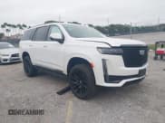 ✅ 2021 Cadillac Escalade Sport • VIN: 1GYS4FKL8MR238598 • Lot: 41388898. Wystawiony na IAAI z przebiegiem 43 905 mil. Bezpłatny archiwum sprzedaży aukcyjnych z USA i szczegółowy raport historii pojazdu na DreamBid. Zdjęcie 1.