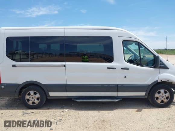 ✅ 2019 Ford Transit Passenger XL • VIN: 1FBZX2CM6KKA99660 • Lot: 42318961. Wystawiony na IAAI z przebiegiem 112 836 mil. Bezpłatny archiwum sprzedaży aukcyjnych z USA i szczegółowy raport historii pojazdu na DreamBid. Zdjęcie 14.