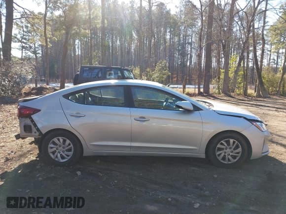 ✅ 2019 Hyundai Elantra SE • VIN: 5NPD74LF8KH470111 • Lot: 41348635. Listed on IAAI with 109,880 mi. Free auction sales archive from the USA and detailed vehicle history report at DreamBid. Image 14.