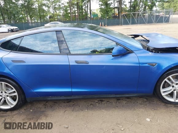 ✅ 2015 Tesla Model S 85D • VIN: 5YJSA1H29FF083519 • Лот: 43092231. Опубликован ранее на IAAI с пробегом 144 750 миль. Бесплатный доступ к архиву аукционных продаж из США и подробный отчёт об истории автомобиля на DreamBid. Изображение 14.