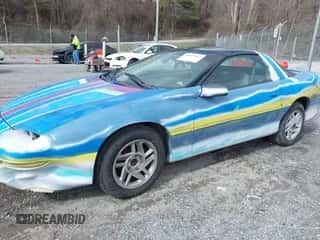 1994 Chevrolet Camaro z VIN 2G1FP22S6R2203690, wystawiony jako IAAI lot #41827837 z przebiegiem 183 917 mil mil oraz . Historia ofert i sprzedaży dostępna na DreamBid. Obrazek 2.