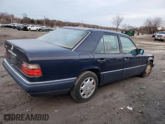 ✅ 1994 Mercedes-Benz E 320 • VIN: WDBEA32E8RC106431 • Лот: 85456254. Опубликован ранее на Copart с пробегом Не указан. Бесплатный доступ к архиву аукционных продаж из США и подробный отчёт об истории автомобиля на DreamBid. Изображение 3.