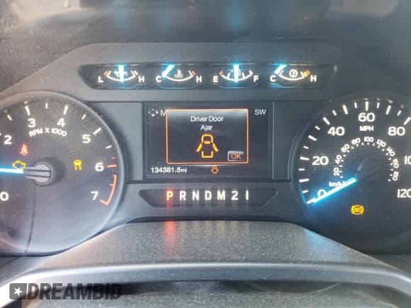 ✅ 2016 Ford F-150 XL • VIN: 1FTFX1CG0GKF85116 • Lot: 86273775. Wystawiony na Copart z przebiegiem 134 381 mil. Bezpłatny archiwum sprzedaży aukcyjnych z USA i szczegółowy raport historii pojazdu na DreamBid. Zdjęcie 9.