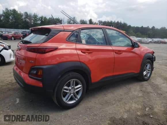 2020 Hyundai Kona SE z VIN KM8K1CAA2LU455097, wystawiony jako Copart lot #58888943 z przebiegiem 77 052 mil mil oraz . Historia ofert i sprzedaży dostępna na DreamBid. Obrazek 3.