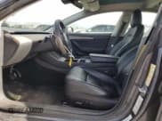 ✅ 2021 Tesla Model 3 Standard Range Plus • VIN: 5YJ3E1EA0MF092143 • Lot: 91743025. Wystawiony na Copart z przebiegiem Nie podano. Bezpłatny archiwum sprzedaży aukcyjnych z USA i szczegółowy raport historii pojazdu na DreamBid. Zdjęcie 7.