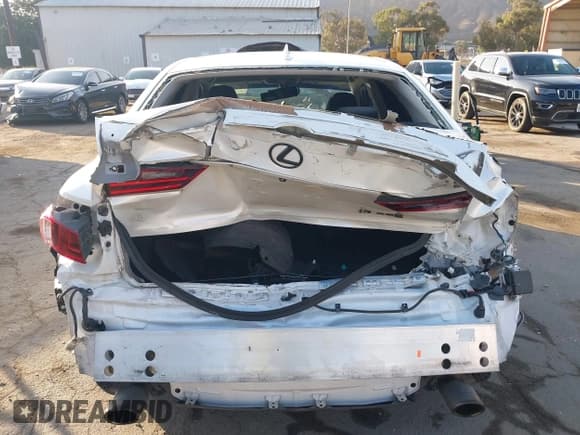 ✅ 2015 Lexus IS 250 • VIN: JTHBF1D23F5045484 • Lot: 43632084. Wystawiony na IAAI z przebiegiem 197 797 mil. Bezpłatny archiwum sprzedaży aukcyjnych z USA i szczegółowy raport historii pojazdu na DreamBid. Zdjęcie 16.