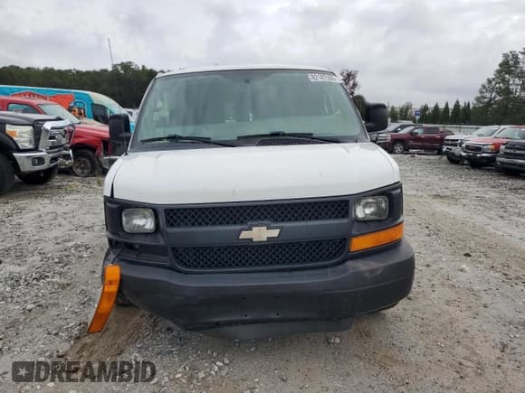 ✅ 2013 Chevrolet Express Cargo • VIN: 1GCSGAFX2D1176837 • Lot: 82147165. Wystawiony na Copart z przebiegiem 284 182 mil. Bezpłatny archiwum sprzedaży aukcyjnych z USA i szczegółowy raport historii pojazdu na DreamBid. Zdjęcie 5.