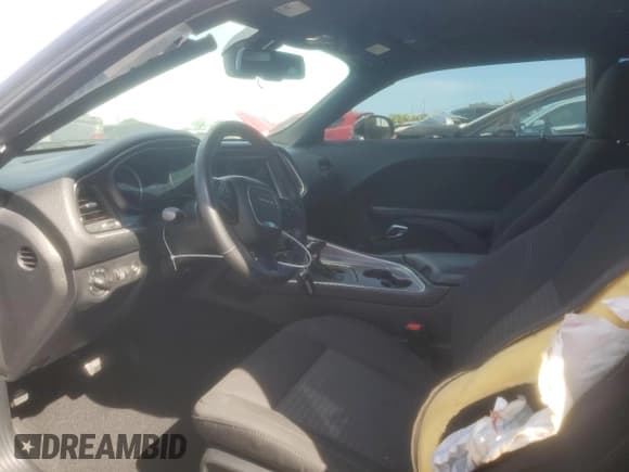 ✅ 2019 Dodge Challenger SXT • VIN: 2C3CDZAG1KH674226 • Lot: 68639622. Wystawiony na Copart z przebiegiem 17 919 mil. Bezpłatny archiwum sprzedaży aukcyjnych z USA i szczegółowy raport historii pojazdu na DreamBid. Zdjęcie 7.