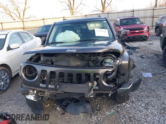 ✅ 2017 Jeep Patriot Sport • VIN: 1C4NJPBB1HD166980 • Lot: 41208398. Listed on IAAI with 137,390 mi. Free auction sales archive from the USA and detailed vehicle history report at DreamBid. Image 12.