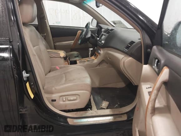 ✅ 2008 Toyota Highlander Limited • VIN: JTEEW44A782014696 • Lot: 42819497. Wystawiony na IAAI z przebiegiem 316 323 mil. Bezpłatny archiwum sprzedaży aukcyjnych z USA i szczegółowy raport historii pojazdu na DreamBid. Zdjęcie 5.