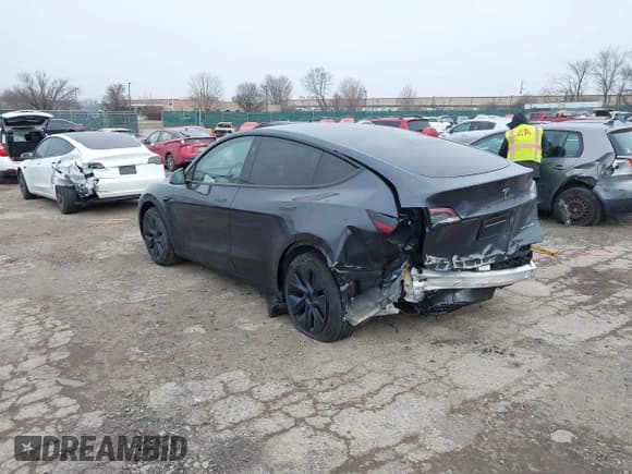 ✅ 2024 Tesla Model Y Long Range • VIN: 7SAYGAEE9RF180802 • Lot: 41221635. Wystawiony na IAAI z przebiegiem 8 078 mil. Bezpłatny archiwum sprzedaży aukcyjnych z USA i szczegółowy raport historii pojazdu na DreamBid. Zdjęcie 3.