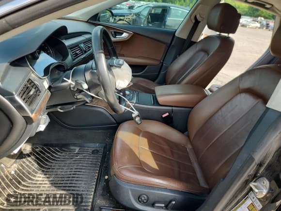 ✅ 2014 Audi A7 Premium Plus • VIN: WAUWMAFCXEN011181 • Lot: 62707965. Wystawiony na Copart z przebiegiem 198 953 mil. Bezpłatny archiwum sprzedaży aukcyjnych z USA i szczegółowy raport historii pojazdu na DreamBid. Zdjęcie 7.