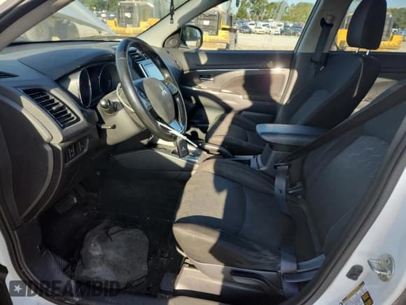 ✅ 2020 Mitsubishi Outlander SE • VIN: JA4AP4AU0LU024136 • Лот: 81183005. Опубликован ранее на Copart с пробегом 192 740 миль. Бесплатный доступ к архиву аукционных продаж из США и подробный отчёт об истории автомобиля на DreamBid. Изображение 7.