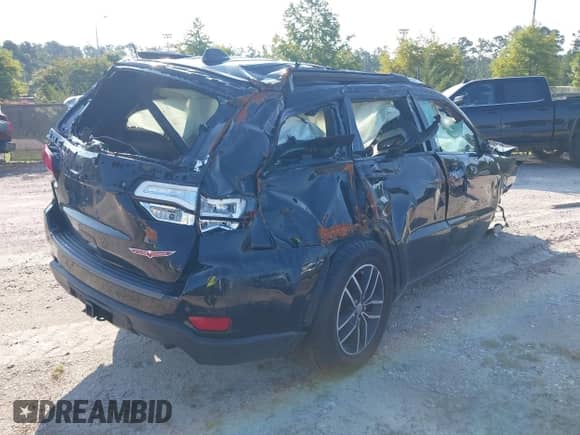 2017 Jeep Grand Cherokee Trailhawk with VIN 1C4RJFLG9HC802590, listed as a IAAI auction lot 40178124 with 105,916 mi miles and . Bid and sale history available at DreamBid. Image 4.